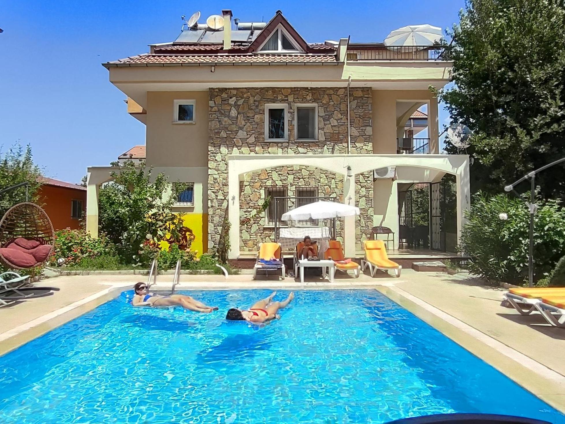 Cileks Apart Otel Fethiye Esterno foto